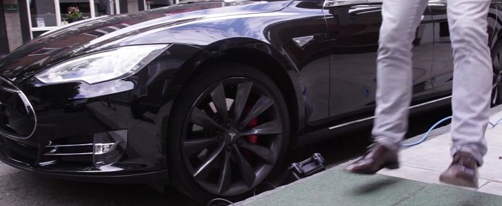 Tesla Model S Pavegen