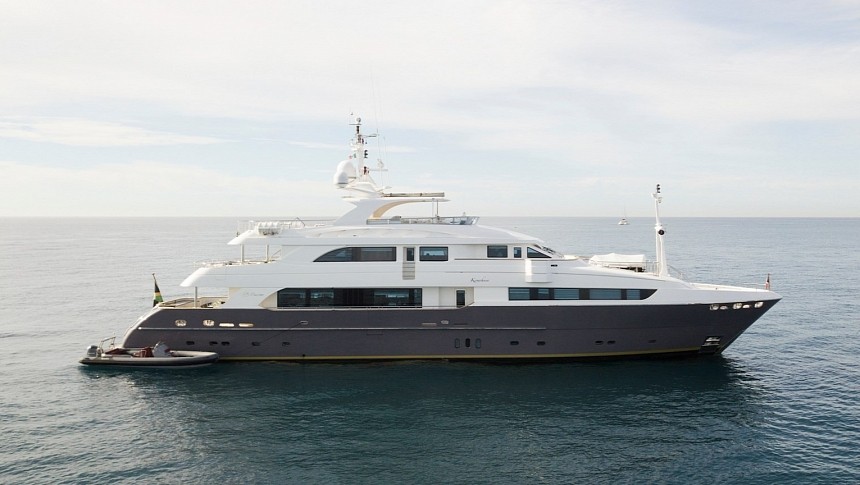 Komokwa is a 135 feet luxury yacht built in 2010