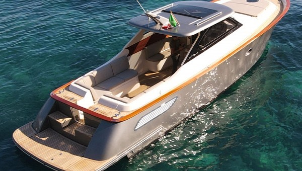 Cantieri Gagliotta’s Lobster 35 luxury sports boat