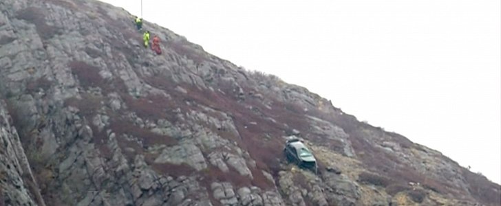 Car miraculously hanging on to a cliff in Canada