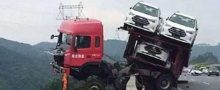 Car Carrier Almost Falls off Bridge in China, Driver Saved by Trailer