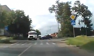Car Crashing Into Bus Is Met With Enthusiasm in Russia