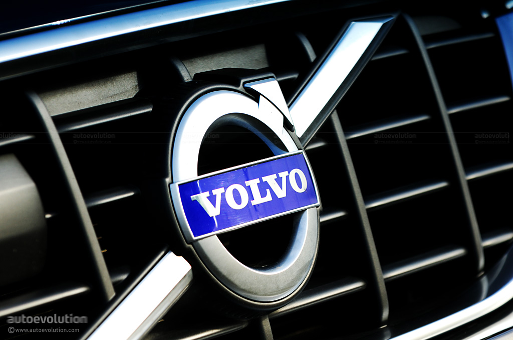 Volvo logo on XC60