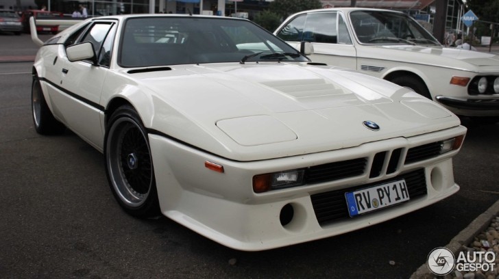 BMW M1 with Alpina 3.0CS in background