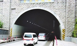 Car Tunnel in China Allows You Travel Back in Time