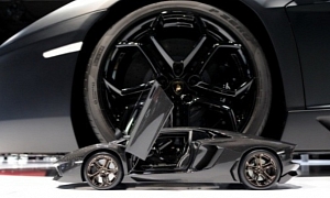 Carbon Fiber Supercar Scale Model: We Need One