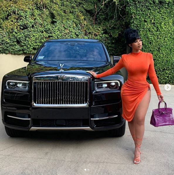 Cardi B Shows Off Her New Custom Rolls Royce Cullinan That She Still Can T Drive Autoevolution