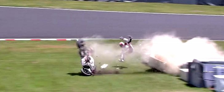 Casey Stoner crashing at Suzuka, 2015