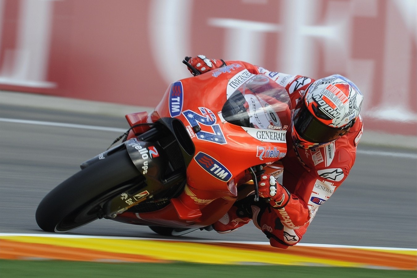 Casey Stoner to Decide on a MotoGP Race After the First Tests