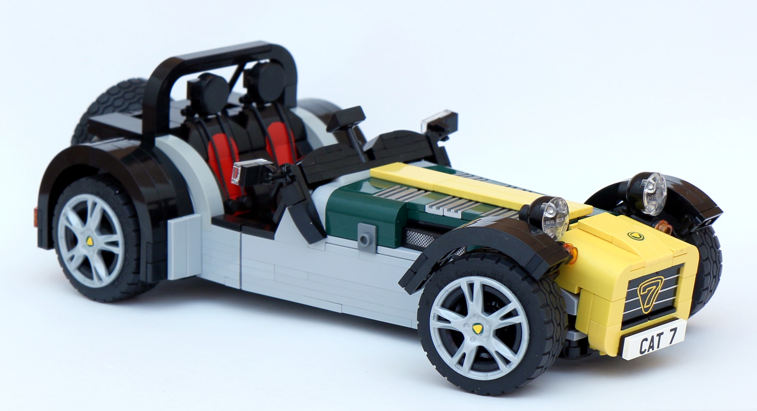 finansiere Tyggegummi kolbøtte The Caterham Super Seven Gets a LEGO Version - autoevolution
