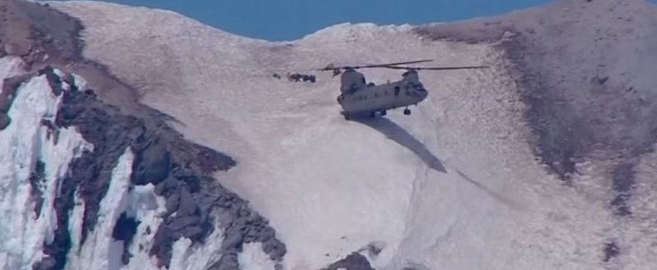 Chinook helicopter makes pinnacle landing on Mount Hood, Oregon