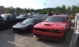 Dodge Challenger Hellcat Parked Next to a NSX, a Ridiculous Size Comparison