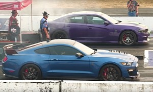 Charger Hellcat Beats the Hell Out of the Shelby GT500 in Quarter-Mile Drag Race