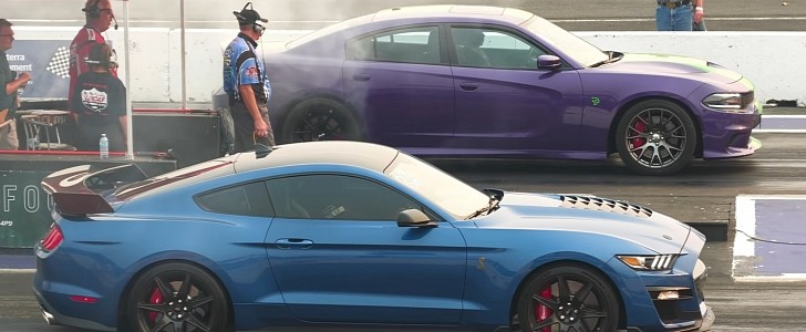 Dodge Charger SRT Hellcat vs. Ford Mustang Shelby GT500