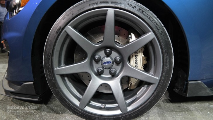Carbon Fiber Wheel of 2016 Shelby GT350R Mustang