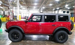 Check Out a Red 2021 Ford Bronco First Edition Coming Together With Graphics
