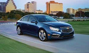2015 Chevrolet Cruze Gets Minor Styling and Tech Upgrades <span>· Video</span>