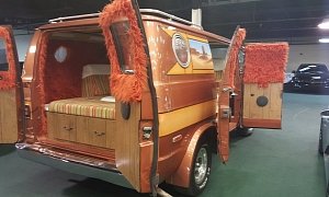 Chicago Cubs’ Manager Joe Maddon Upgrades His Dodge Van