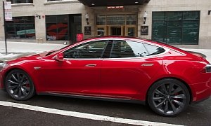 Chicago Hotel Offers Tesla Model S P85D Rides to Customers