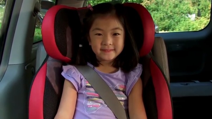 Child bolster seat tested by IIHS