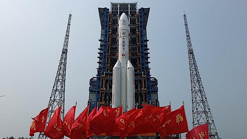 Long March-5 rocket of the Chang’e-6 mission 
