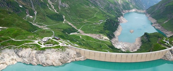 Yalong Hydro, a member of IHA, is building the world's largest hydro-solar power plant
