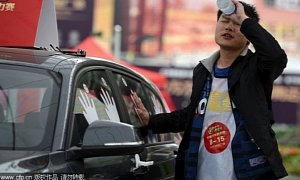Chinese Man Wins BMW 1-Series by Touching It for 4 Days