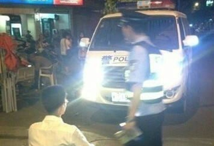 Chinese Police Make High-Beam Offenders Look into Their Own Headlights