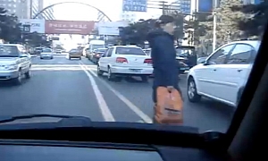Chinese Taxi Driver Can Only Be Described as Mad!