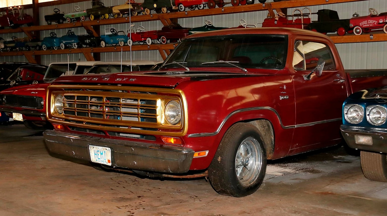 Chopped 1975 Dodge Truck Spent Years in Storage, Hides Under the Hood - autoevolution