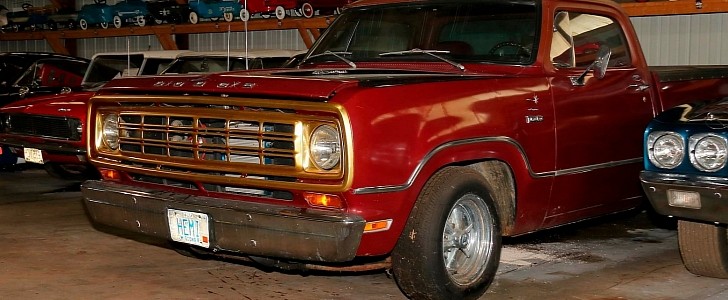 1975 Dodge D-100 with 426 HEMI swap