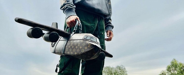 Rap-Up - Chris Brown shows off his $39,000 Louis Vuitton airplane bag ✈️👜