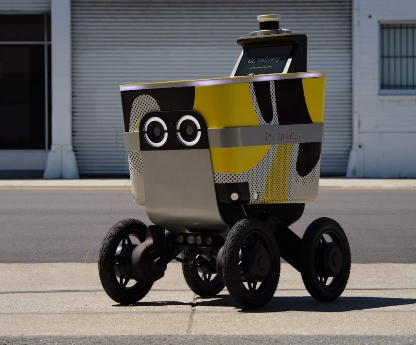 Chrissy Teigen Has Encounter with Serve Robotics When Driving, Calls It “So Cute” - Image