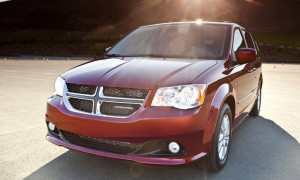 Chrysler  Cut Base Price of 2011 Dodge Grand Caravan