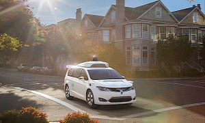 Chrysler Pacifica Hybrid to Become World's First Driverless Ride-Hailing Service
