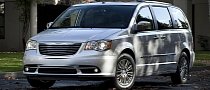Chrysler Recalling 780K Minivans for Electrical Issue