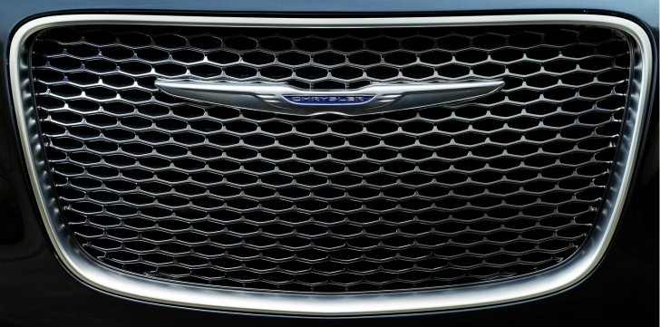 2015 Chrysler 300 front grille
