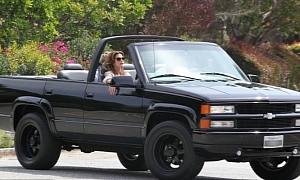 Cindy Crawford Enjoys Her Day in a Convertible Chevrolet Pickup