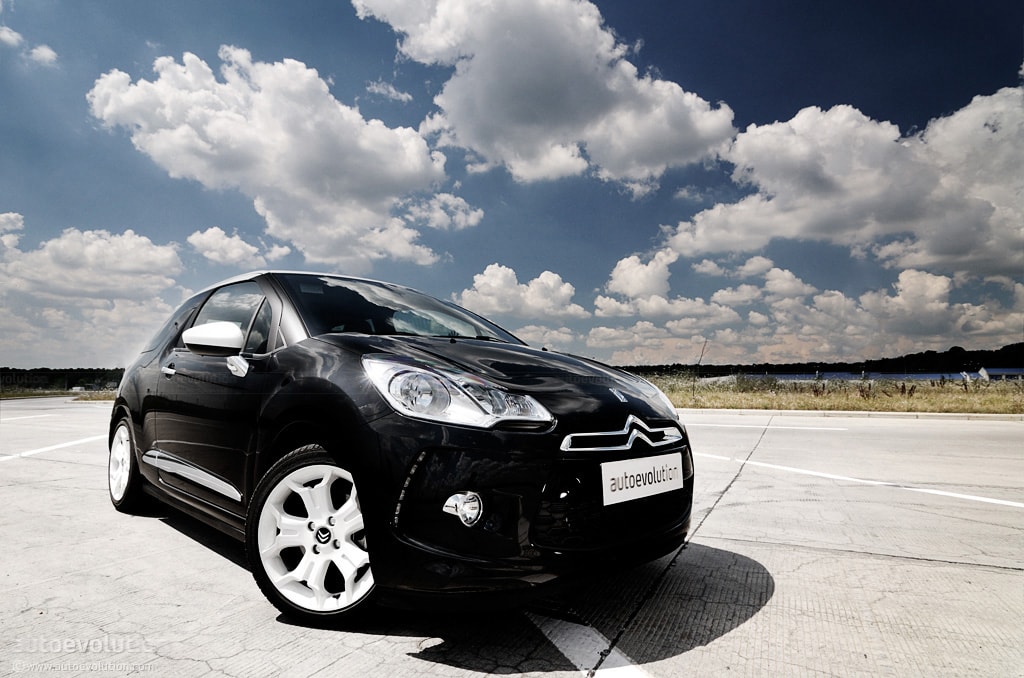 The three-door will remain the only DS3 version available in 2011