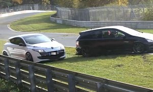 Civic Type R Spin Causes Megane RS Nurburgring Crash in Lift-Off Oversteer Panic