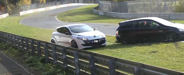 Civic Type R Spin Causes Megane RS Nurburgring Crash