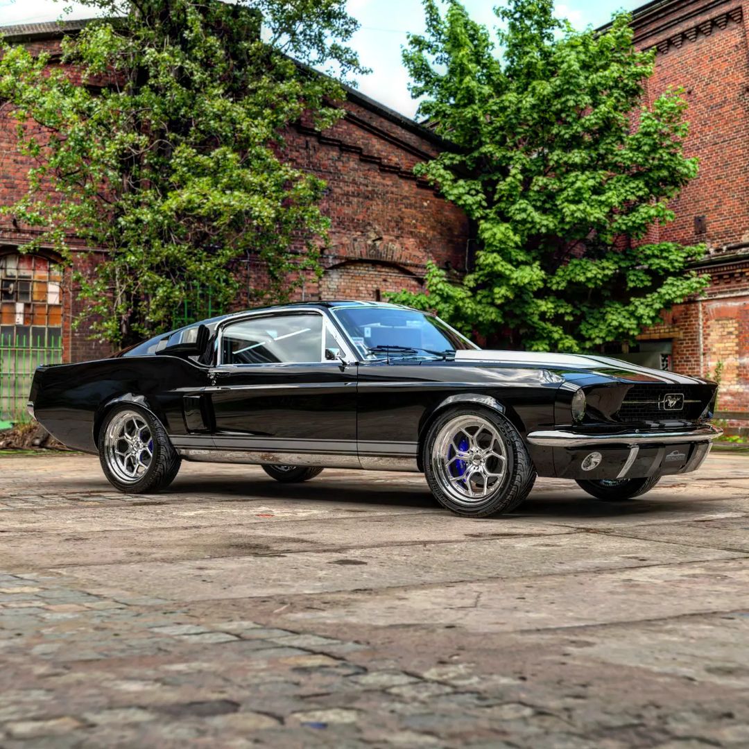 Classic 1967 Ford Mustang Fastback Now Turning Into a Crazy DIY Black ...
