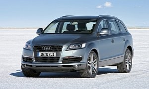 Classic Audi Q7 Sounds Brutal with 4.2 FSI V8 and Straight Pipe Exhaust