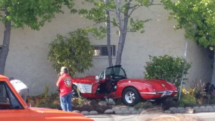 Classic Corvette crashes into a wall