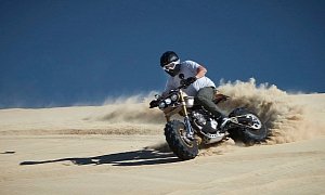 Classified Moto Honda XR650L Becomes a Sweet Desert Monster