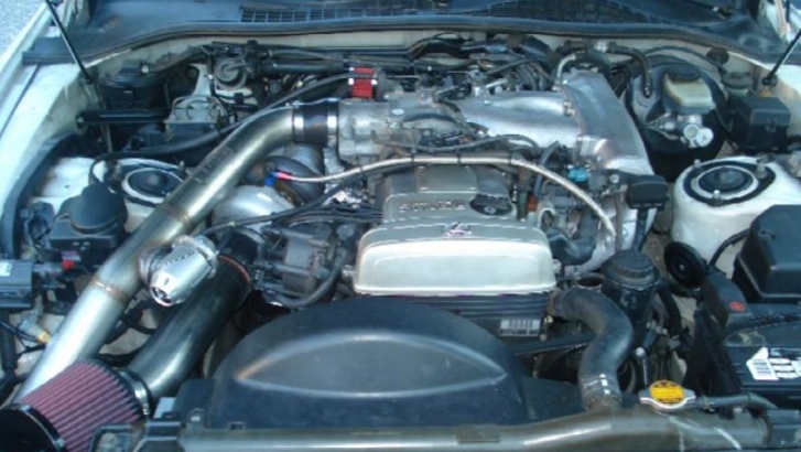 Lexus LS 400 Engine Bay