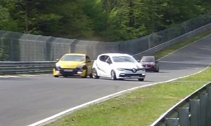 Clio RS 200 from RentRaceCar Crashes at the Nurburgring