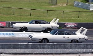 “Cloned” Old School Plymouth Superbirds Have Great Fun Drag Racing Each Other