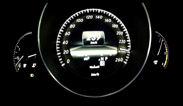 Mercedes-Benz CLS 250 CDI Shooting Brake Speedometer