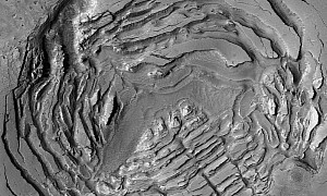 Collapsed Region of Mars Looks Like an Ancient Roman Arena